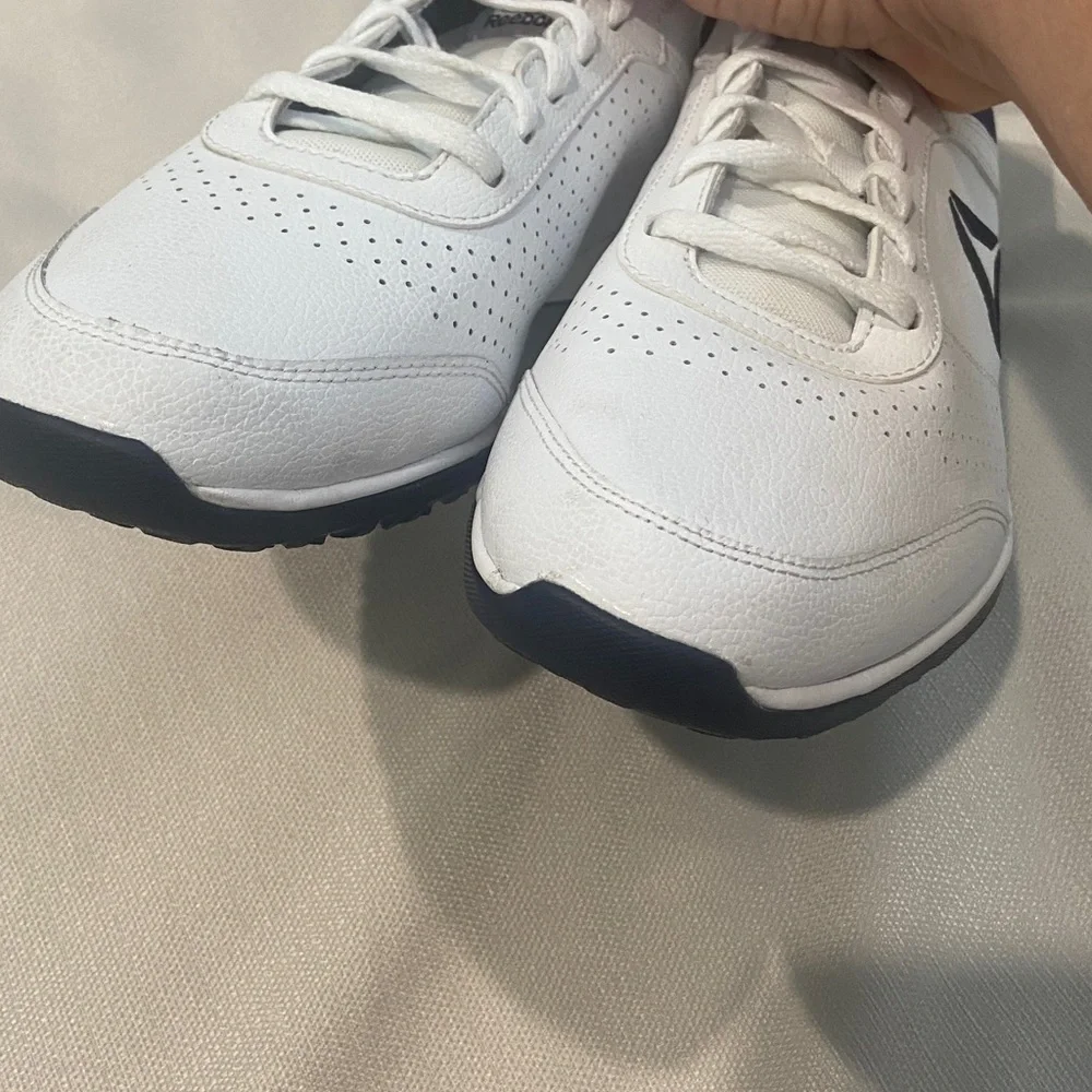 Reebok Men's White and Dark Blue Athletic Shoes. Size 10,5